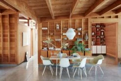 Eames Upholstered Molded Plastic Armchair -Muutous Zone W Beach House 005 005 20190411105638792 1