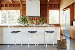 Eames Wire Stool -Muutous Zone W Beach House 009 005 20190411105649057