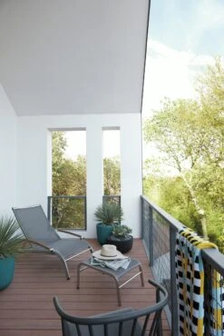 Lucca Lounge Chair -Muutous Zone W DWR 2198227 100108975 titanium v2 001 1