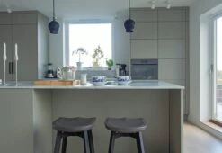 Su Stool 31 Su Stool -Muutous Zone W DWR 2403 100204129 charcoal d v2