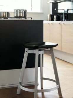 Su Stool 19 Su Stool -Muutous Zone W DWR 2403 9017827 charcoal v1