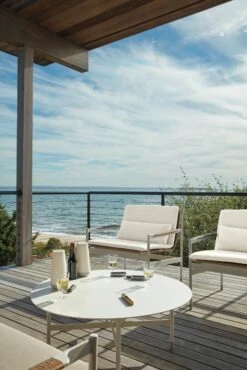 Sommer Coffee Table -Muutous Zone W DWR 2515604 100135390 white v1 001 white cushion