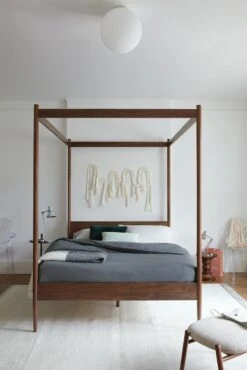 Cove Canopy Bed 14 Cove Canopy Bed -Muutous Zone W DWR 2516230 100144368 walnut v3 001