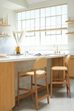 Kin Stool -Muutous Zone W DWR 2517914 100168574 sand oak v3 002