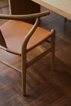 Wishbone Chair With Leather Seat -Muutous Zone W DWR 2517957 100169277 cognac oak v2 001