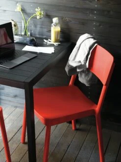 Sustainable Lisboa Chair -Muutous Zone W DWR 2528683 100198994 red v1 001