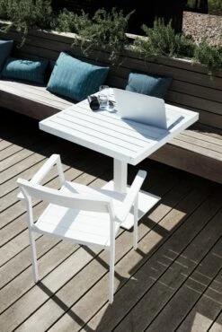 Case Eos Side Chair 17 Case Eos Side Chair -Muutous Zone W DWR 3561 10007957 white v1 001 2