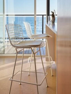 Bertoia Indoor-Outdoor Stool -Muutous Zone W DWR 6841 207812 white v1 001