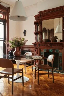 Kin Side Chair 12 Kin Side Chair -Muutous Zone W DWR 7204 100140729 nero marquina white v3 001