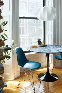 Eames Molded Plastic Side Chair 24 Eames Molded Plastic Side Chair -Muutous Zone W DWR 7204 100161018 black black v2 001