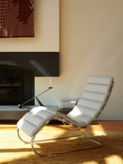 MR Adjustable Chaise Lounge -Muutous Zone W DWR 958 100300207 volo leather white v1 001