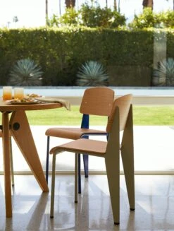 Vitra Prouvé Standard Chair -Muutous Zone W DWR SU23 EDITORIAL DEEPWELL 295