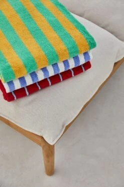 Dusen Dusen Striped Beach Towels -Muutous Zone W DWR SU23 EDITORIAL SPANISH 1126