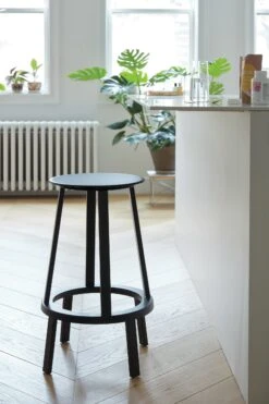 Hay Revolver Stool -Muutous Zone W HAY 2514631 100127995 black v1 001