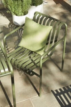 Hay Palissade Dining Armchair 22 Hay Palissade Dining Armchair -Muutous Zone W HAY 2514852 100129408 olive v1 001