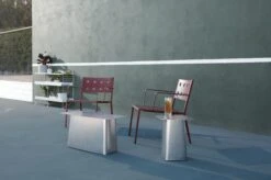 Vitra Metal Side Table -Muutous Zone W HAY 2537826 100279559 iron red v5 002 1