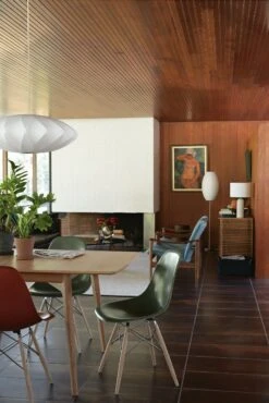 Eames Molded Fiberglass Side Chair -Muutous Zone W HM 3906 100145640 seafoam white ash chrome v1 001