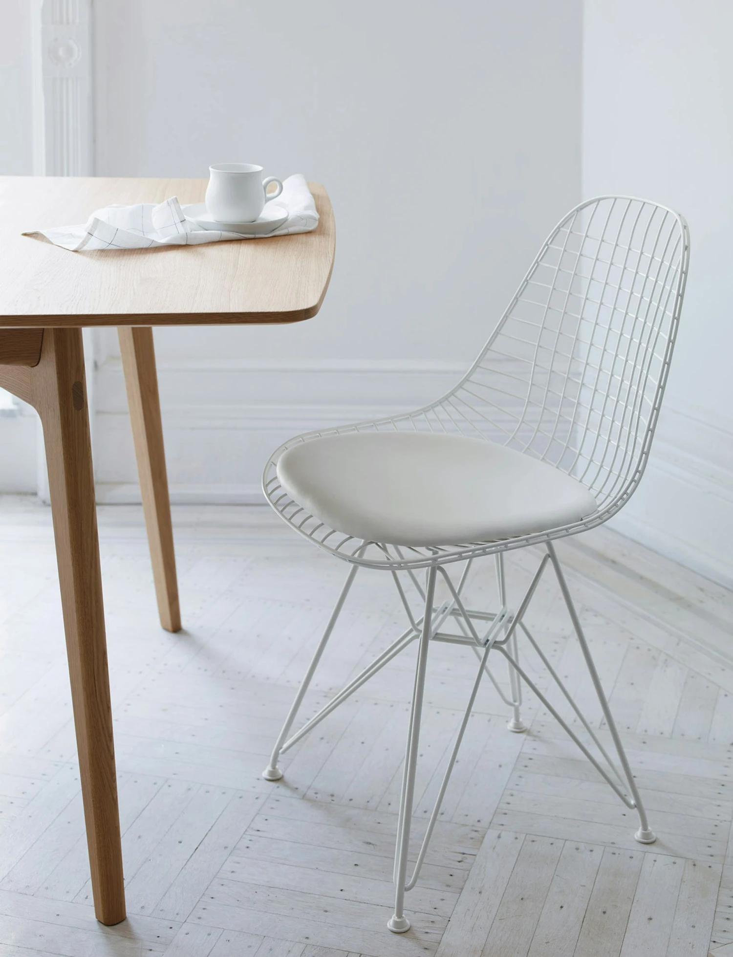 Eames Wire Chair, With Bikini 8 Eames Wire Chair, With Bikini - Image 8