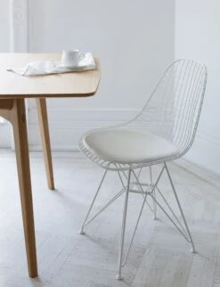 Eames Wire Chair, With Seat Pad -Muutous Zone W HM 519 100068562 white v3 jpg