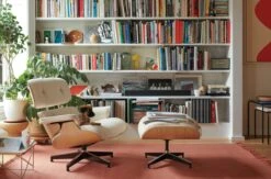 Eames Lounge Chair And Ottoman -Muutous Zone W HM 5667 100198819 cream white oak v2 004