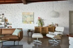 Eames Lounge Chair And Ottoman -Muutous Zone W HM 5667 585422 pearl white ash v4 001