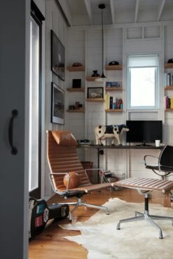 Eames Aluminum Group Lounge Chair -Muutous Zone W HM 724 604000 tobacco v2 001