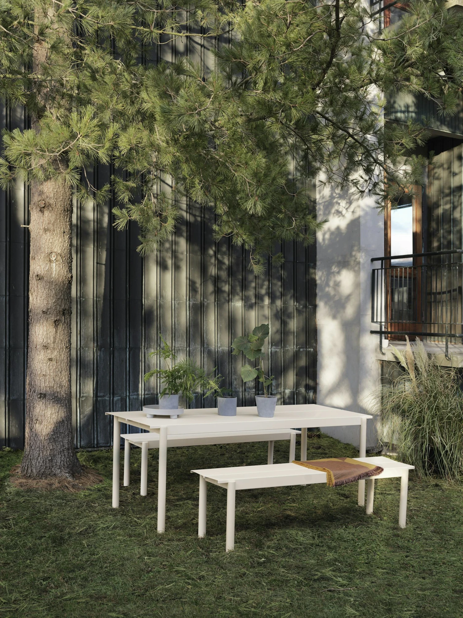 Muuto Linear Steel Table 4 Muuto Linear Steel Table - Image 4